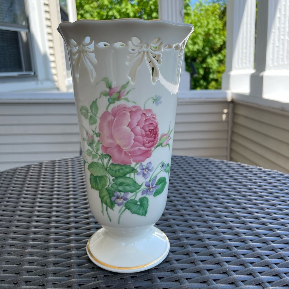 Lenox “Victorian Rose” Porcelain Floral Pierced Bow 24K Gold Trim 8.5" Vase